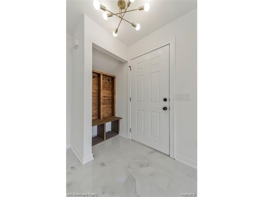 Welcome to this beautifully maintained home nestled in the heart - photo 22