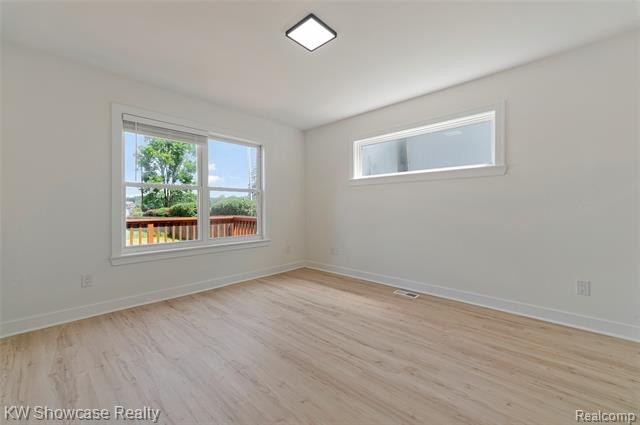 Welcome to this beautifully maintained home nestled in the heart - photo 26