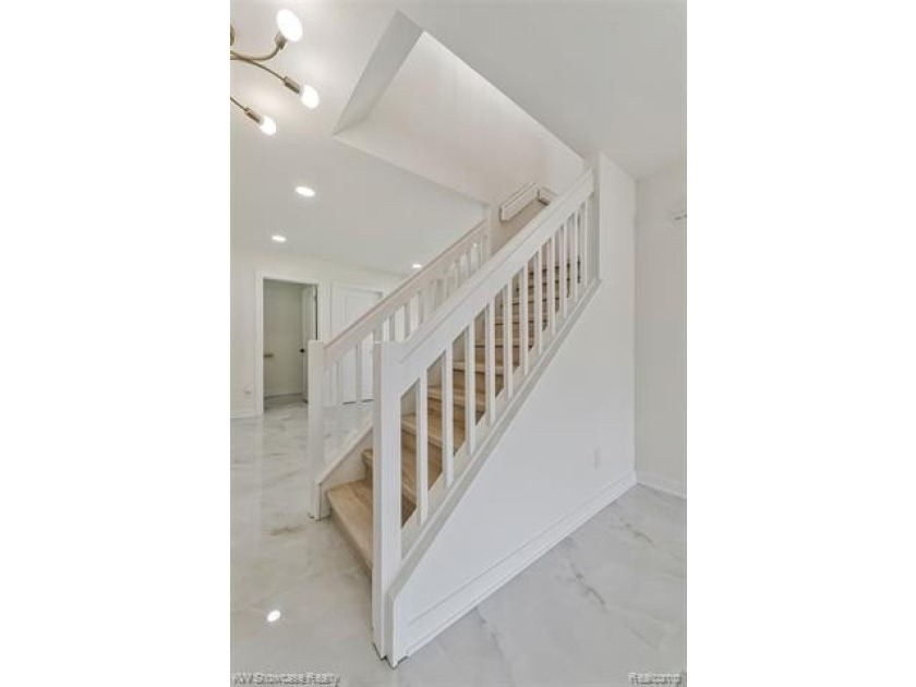 Welcome to this beautifully maintained home nestled in the heart - photo 30