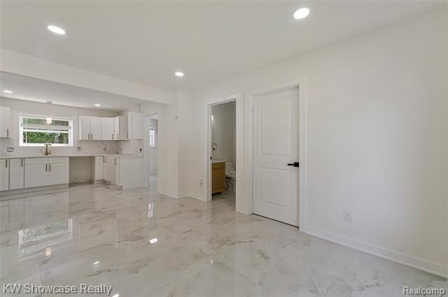 Welcome to this beautifully maintained home nestled in the heart - photo 32