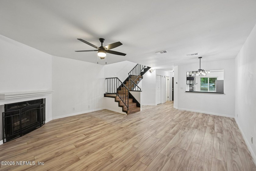 Beautifully updated condo where modern finishes, functional - photo 4