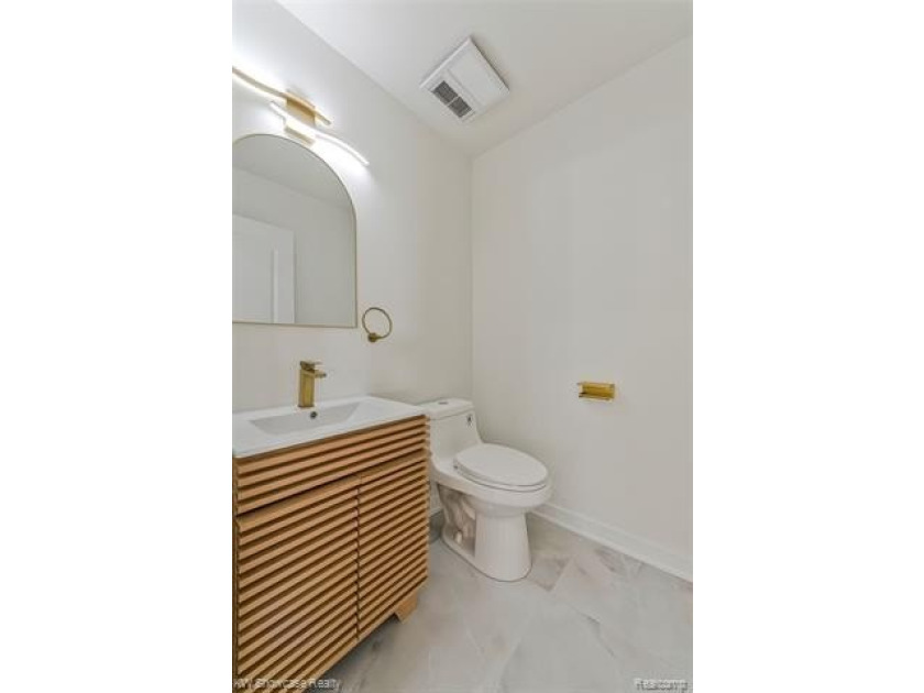 Welcome to this beautifully maintained home nestled in the heart - photo 34