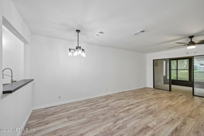 Beautifully updated condo where modern finishes, functional - photo 5