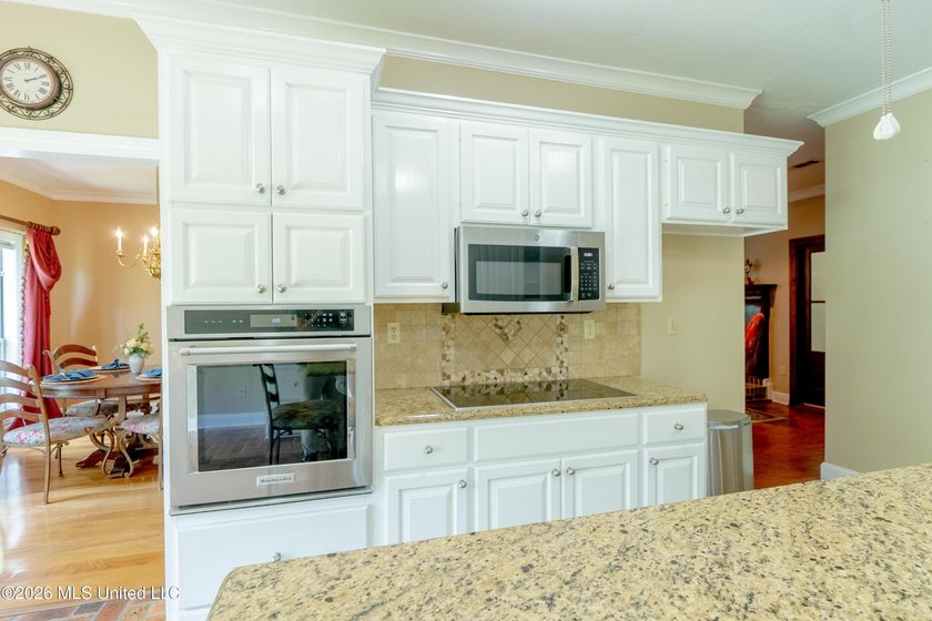 LUXURY ESTATE situated on 1.3+/- acres, offering PRIVACY - photo 10