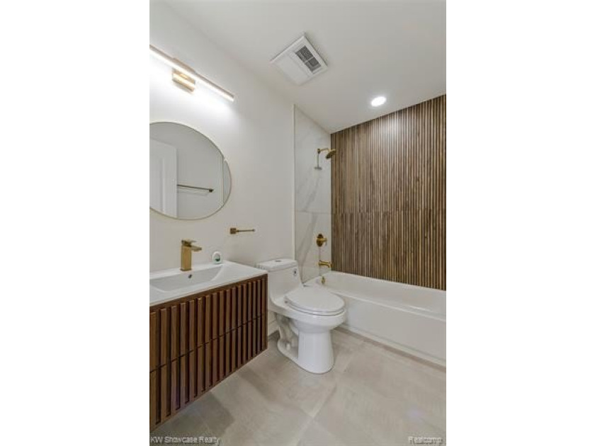 Welcome to this beautifully maintained home nestled in the heart - photo 43