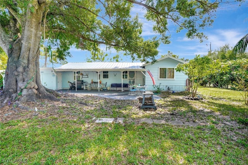 Charming Cottage-Style Home with Abundant Outdoor Space &amp; - photo 2