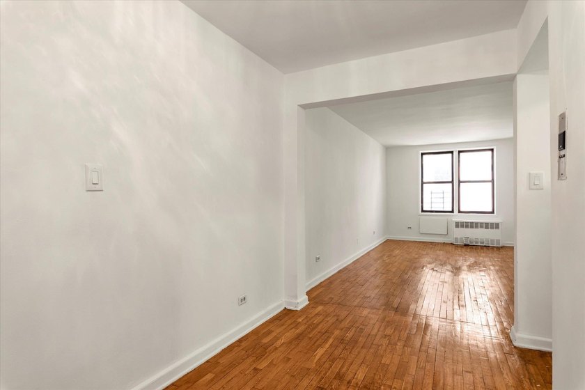 Welcome to this oversized junior four co-op located in the heart - photo 3