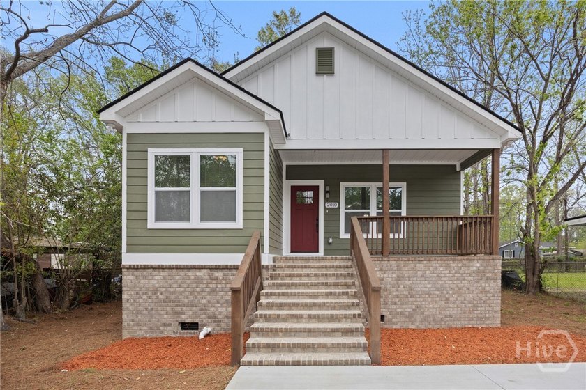 This stunning new construction 4BR/2BA custom crafted bungalow - photo 3