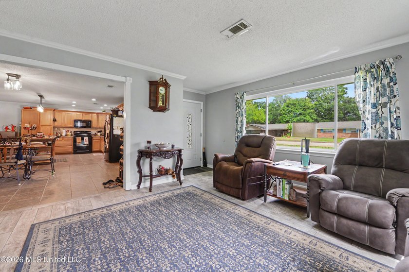 Welcome HOME ! This beautifully updated 3-bedroom, 2-bathroom - photo 3