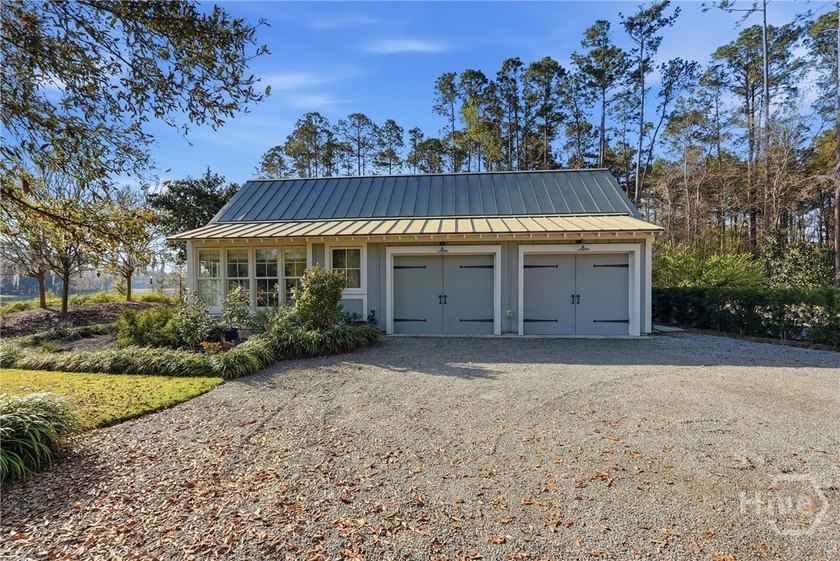 Situated on a premium 2+ acre lot on Lake Sterling within Ford - photo 6