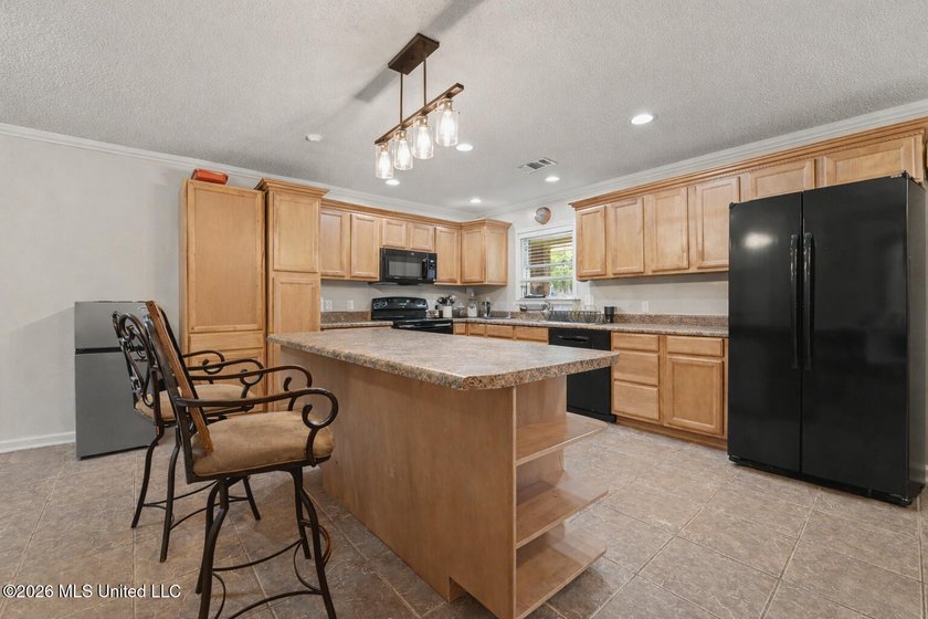 Welcome HOME ! This beautifully updated 3-bedroom, 2-bathroom - photo 6