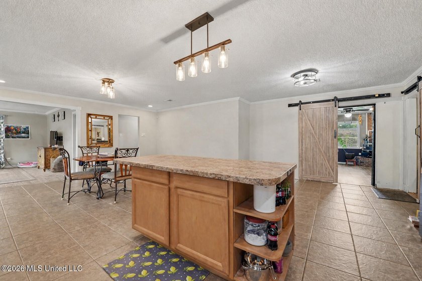 Welcome HOME ! This beautifully updated 3-bedroom, 2-bathroom - photo 8