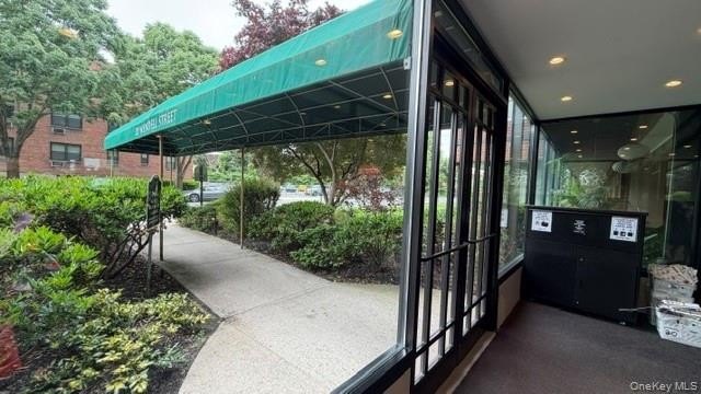 Welcome to this lovely 3rd floor 1 Bedroom Coop, Corner - photo 37