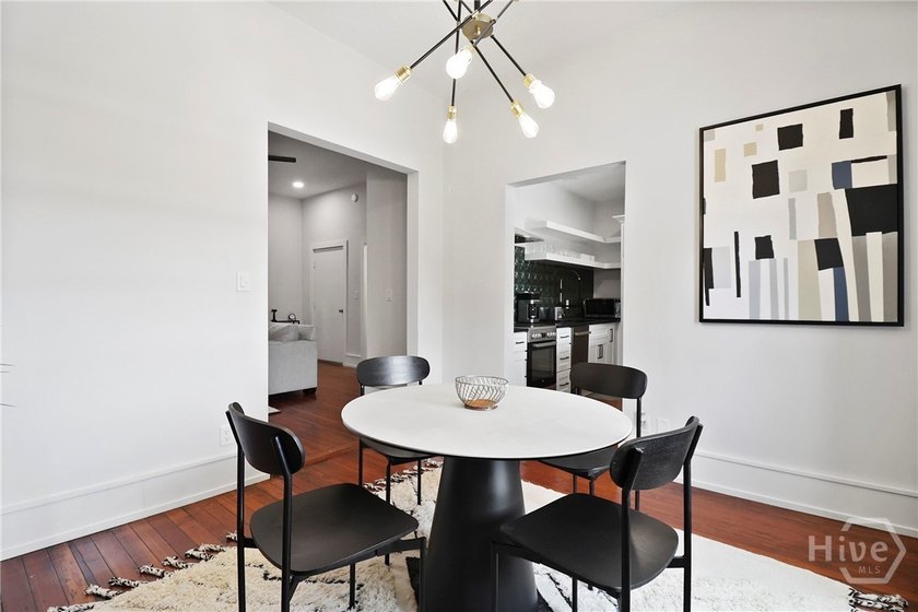 EXECUTIVE RENTAL! SOLD FULLY FURNISHED! Why rent when you can - photo 6