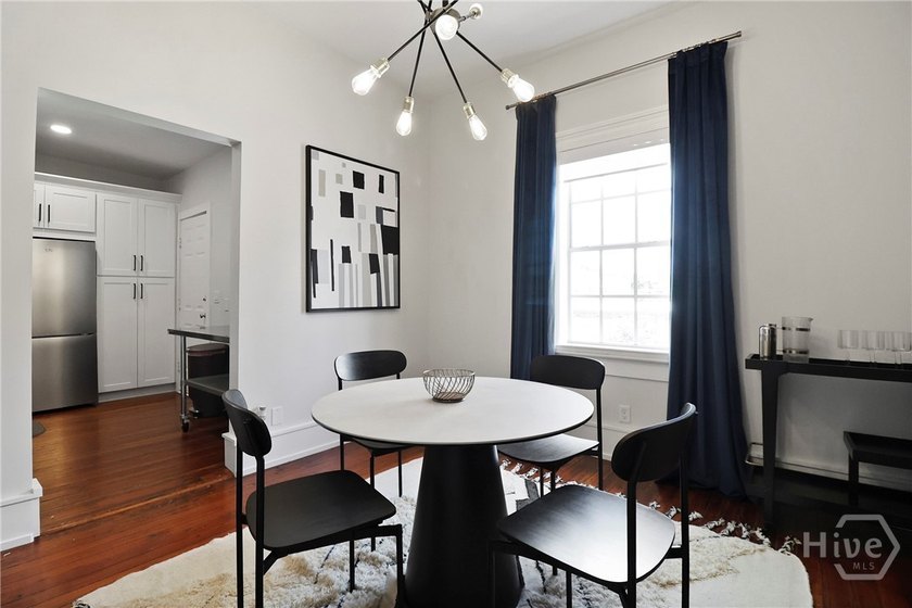 EXECUTIVE RENTAL! SOLD FULLY FURNISHED! Why rent when you can - photo 8