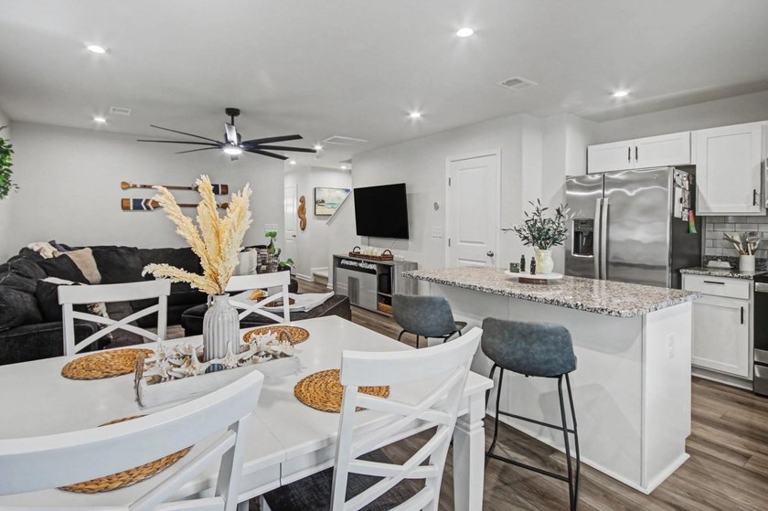 Welcome to your next home or investment opportunity! This - photo 12
