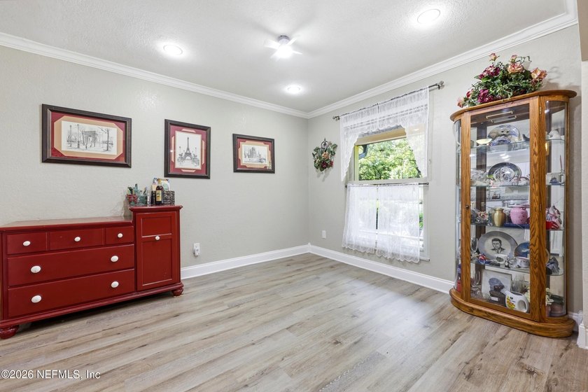 Welcome home to this beautifully maintained all-brick 3-bedroom - photo 16