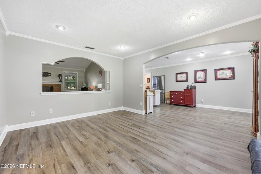 Welcome home to this beautifully maintained all-brick 3-bedroom - photo 20