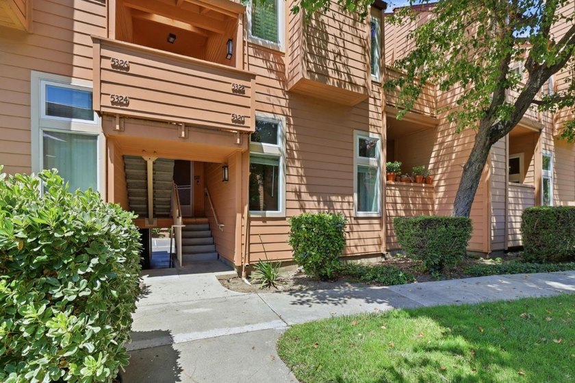Charming ground floor condo in desirable Blossom Hill Valley - photo 2