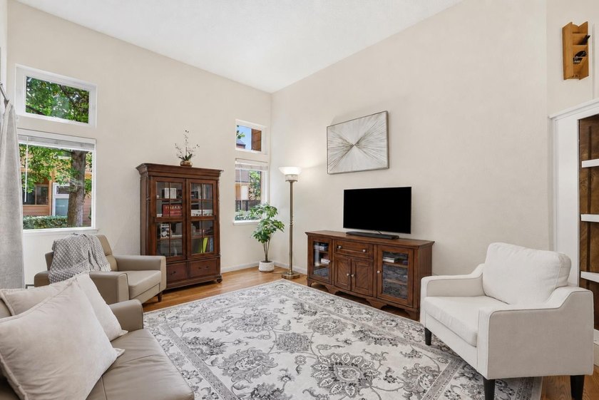 Charming ground floor condo in desirable Blossom Hill Valley - photo 4