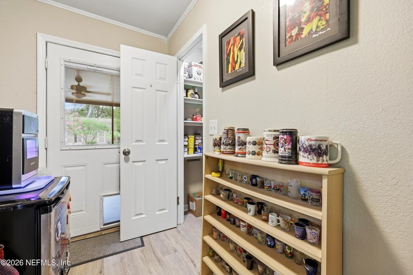 Welcome home to this beautifully maintained all-brick 3-bedroom - photo 30