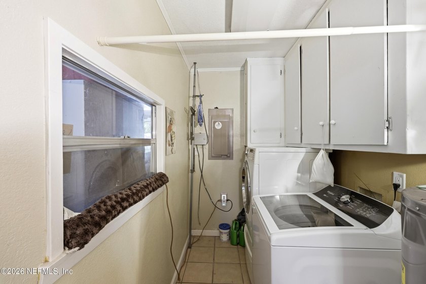 Welcome home to this beautifully maintained all-brick 3-bedroom - photo 31