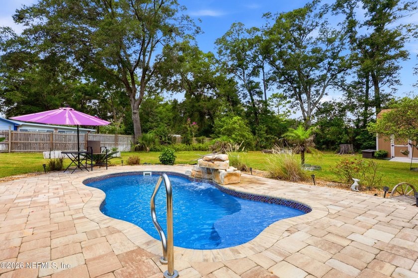 Welcome home to this beautifully maintained all-brick 3-bedroom - photo 36