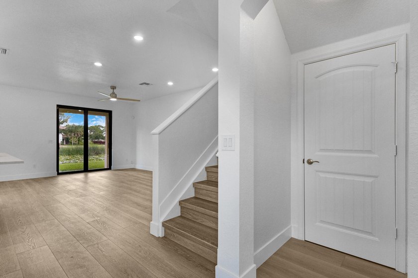 Fully renovated and move-in ready, this 5-bedroom, 3-bath home - photo 6