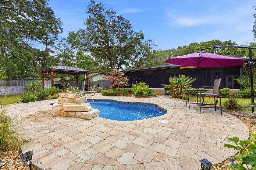 Welcome home to this beautifully maintained all-brick 3-bedroom - photo 38