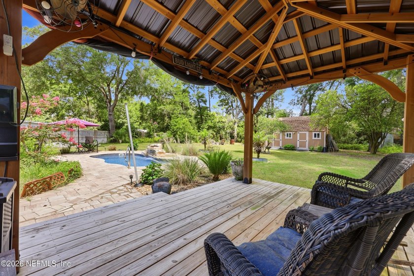 Welcome home to this beautifully maintained all-brick 3-bedroom - photo 40