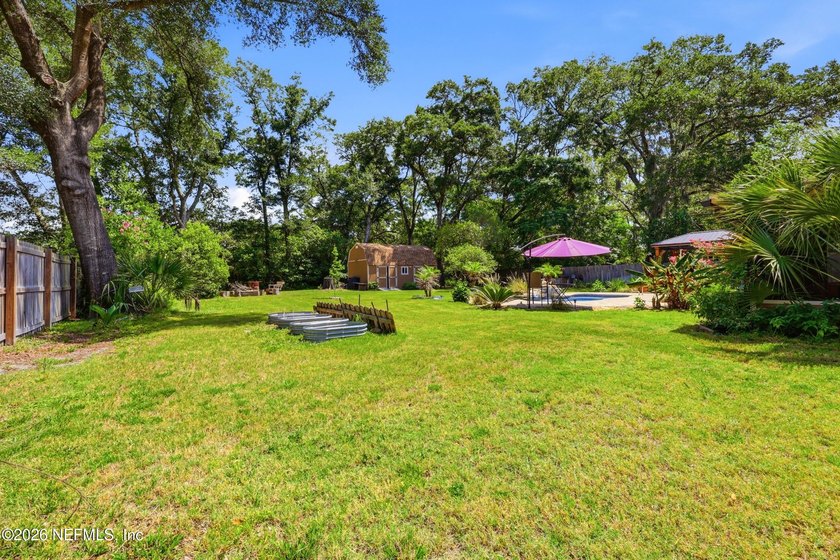 Welcome home to this beautifully maintained all-brick 3-bedroom - photo 41