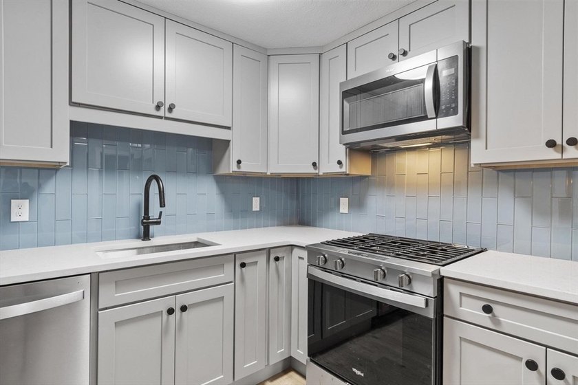Stunning 2026 Renovation ~ Kitchen, Bath, Lighting, Windows - photo 7