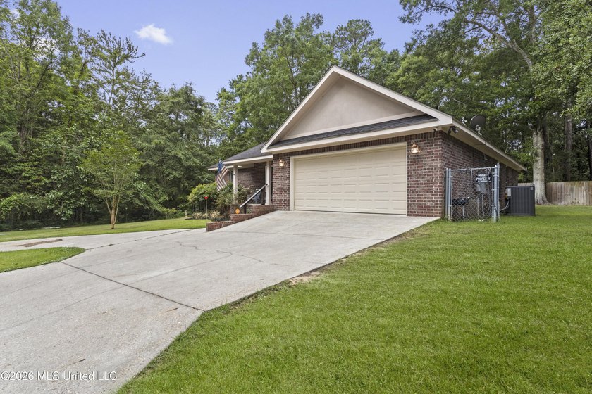 AMAZING FIND ON 5 LOTS! Discover ultimate privacy and modern - photo 3