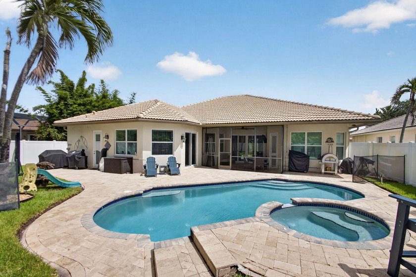 Come see this spectacularly upgraded pool home, the nicest ever - photo 4