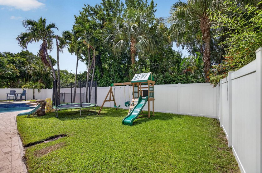 Come see this spectacularly upgraded pool home, the nicest ever - photo 5