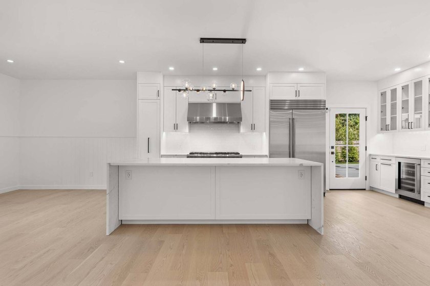 New custom home that blends modern and traditional living - photo 18