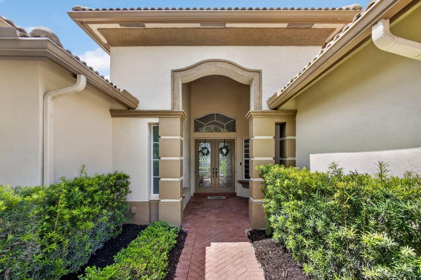 Come see this spectacularly upgraded pool home, the nicest ever - photo 8