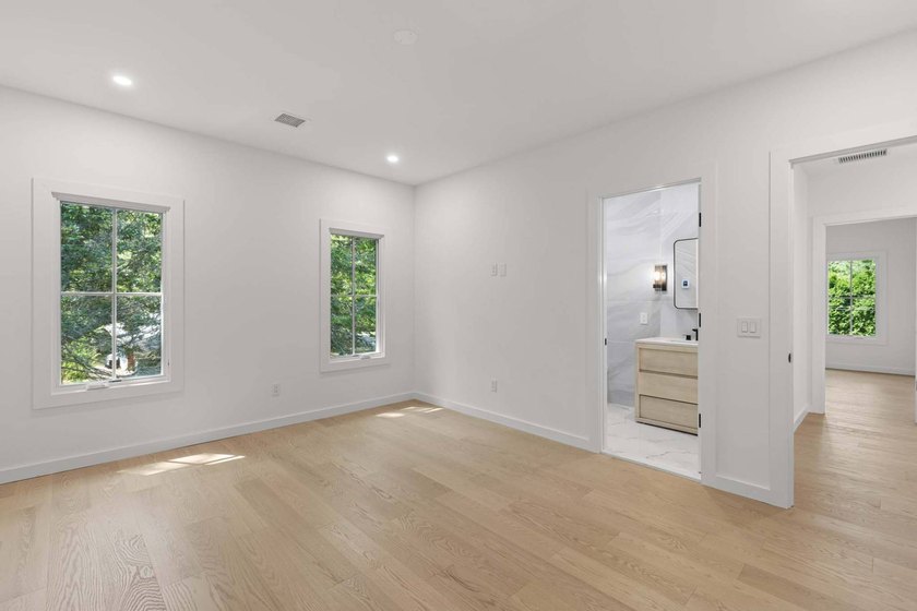 New custom home that blends modern and traditional living - photo 29