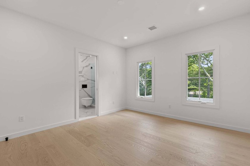 New custom home that blends modern and traditional living - photo 31