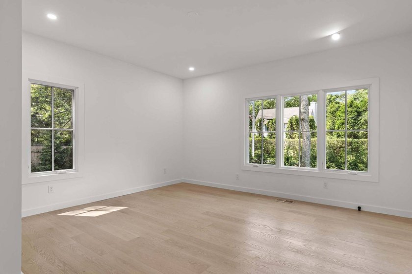New custom home that blends modern and traditional living - photo 36