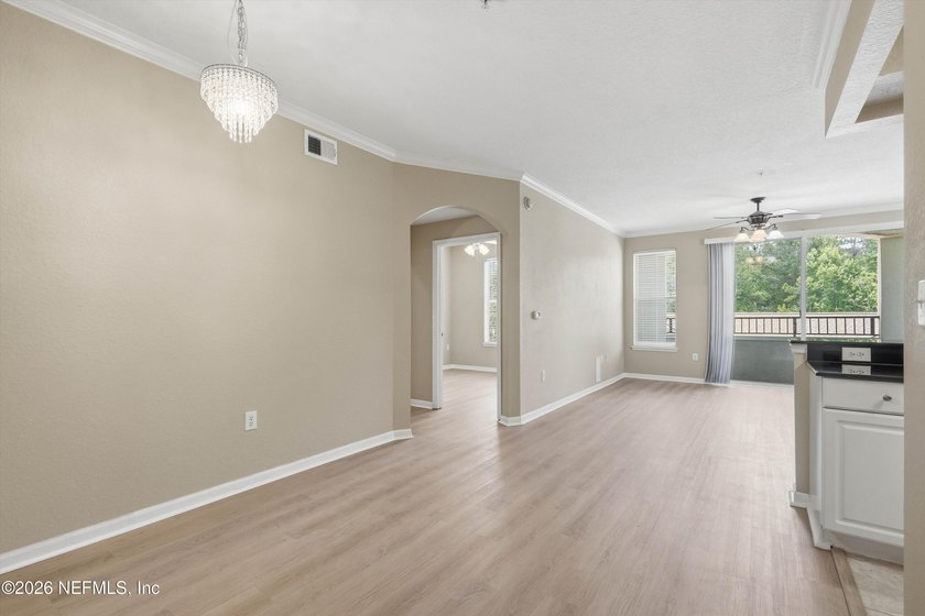Welcome to Villa Medici - a beautifully updated condo in - photo 4