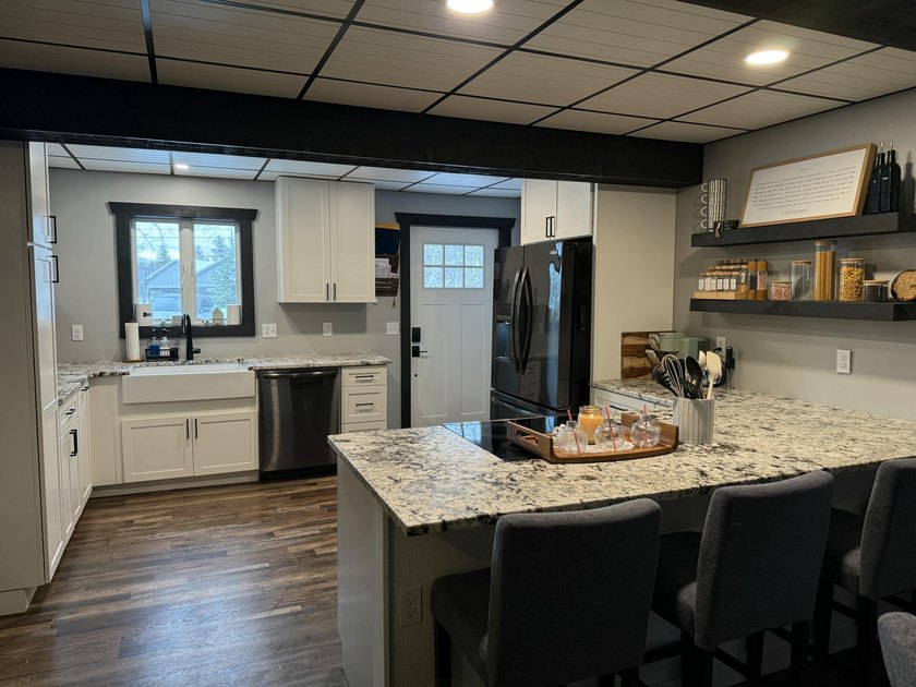 Fully remodeled 5-bedroom home on Hill Island in Cedarville with - photo 6