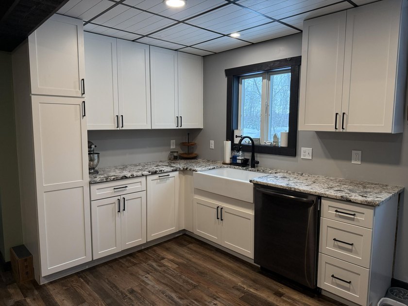 Fully remodeled 5-bedroom home on Hill Island in Cedarville with - photo 8