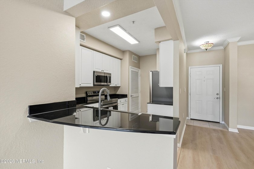 Welcome to Villa Medici - a beautifully updated condo in - photo 8