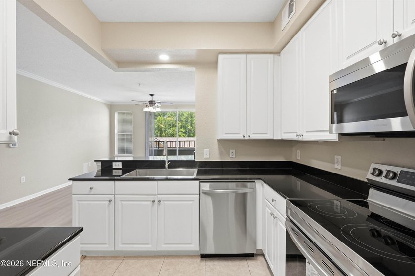 Welcome to Villa Medici - a beautifully updated condo in - photo 9