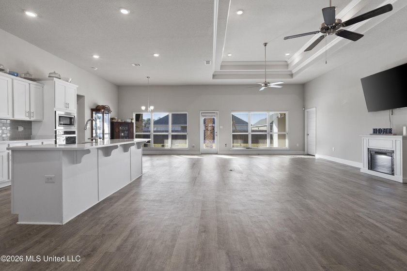 Beautiful home on a spacious community lot in the highly desired - photo 5
