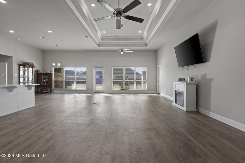 Beautiful home on a spacious community lot in the highly desired - photo 6