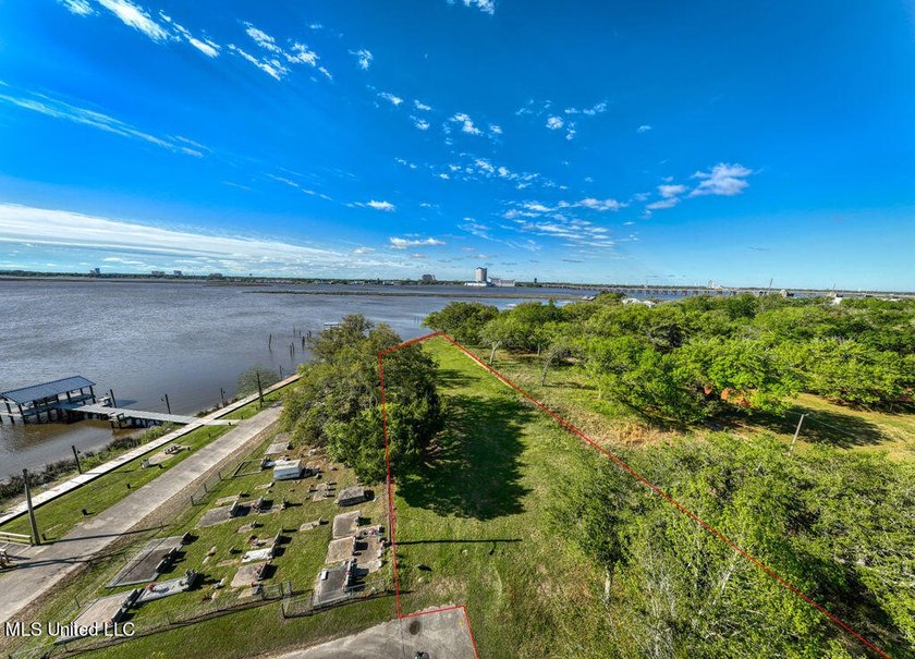 Exceptional Waterfront Lot with Unmatched Amenities! Discover a - photo 11