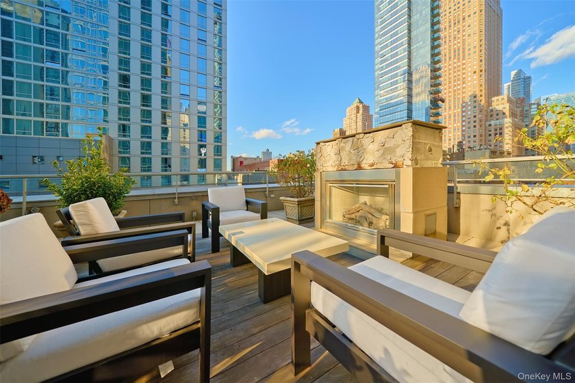 Investor friendly unit Only currently tenant occupied. Welcome - photo 11