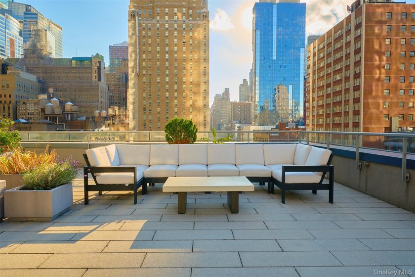 Investor friendly unit Only currently tenant occupied. Welcome - photo 12